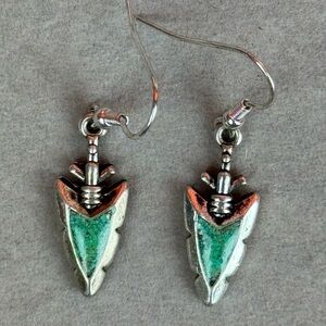 Estate Sale *** Vintage Silver arrow with turquoise stone earrings